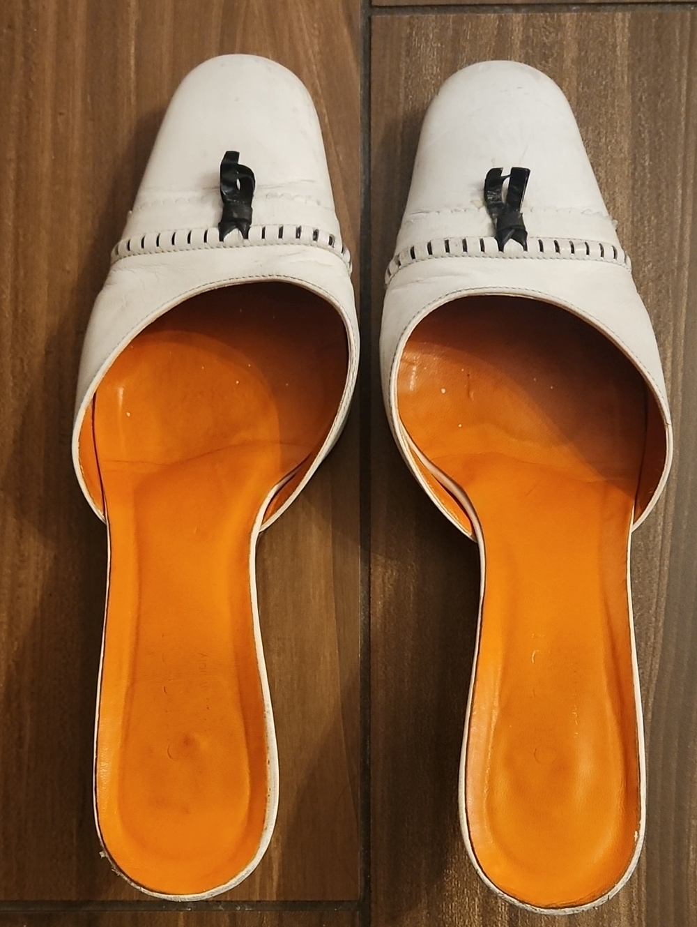 Gucci White Leather Slip-On Mules with Orange Insole